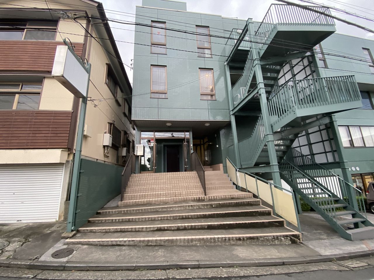 クラーク記念国際高等学校 横浜青葉キャンパスの2階（ＰＩＮＥ　ＢＵＩＬ）／貸事務所