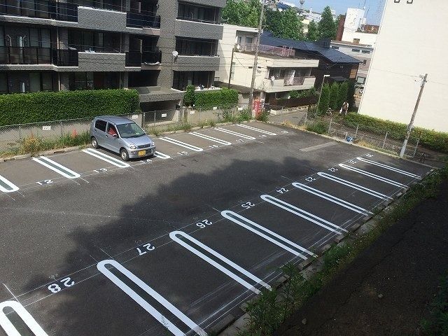 たまプラーザ団地 敷地内駐車場