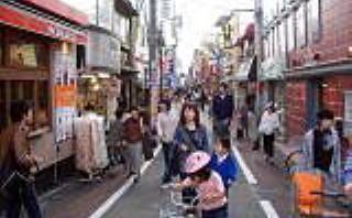 庶民的な町 市場として栄えた庶民的な町で「下高井戸
