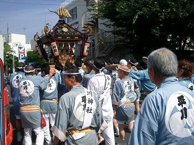 2012年たまプラーザ夏まつり平川神社の神輿 