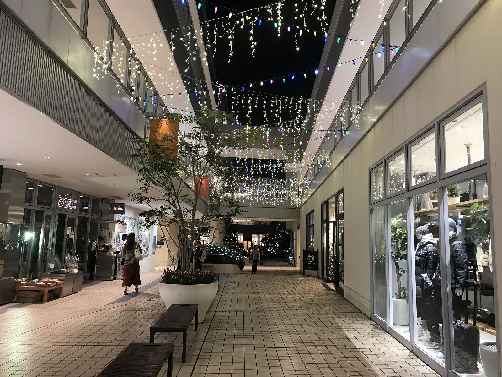 たまプラーザ駅前のクリスマス風景