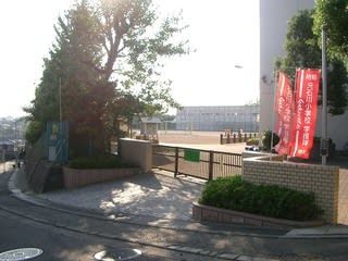 2007年10月4日正門側の住宅街